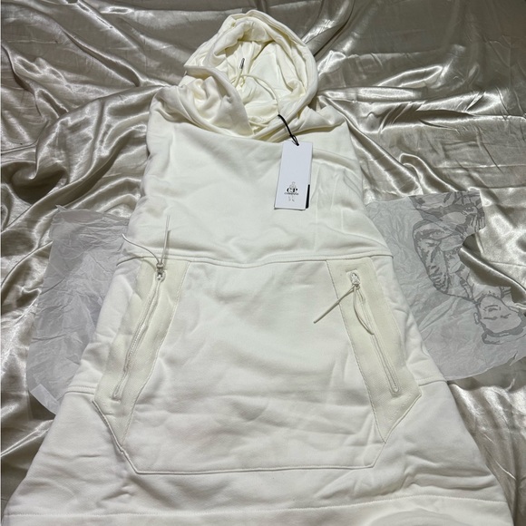Chester Perry ( CP Company) diagonal white fleece hoodie brand new never worn - Picture 5 of 5
